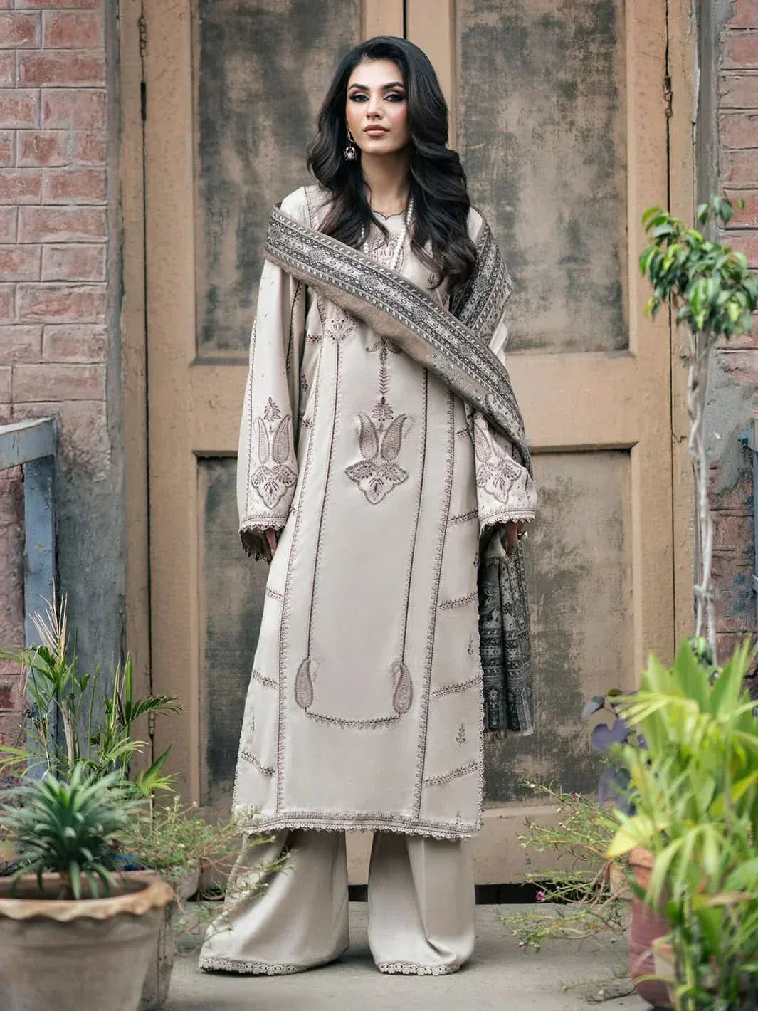 ANKAHI - 3 PC Embroidered Dhanak Suit - RR2027 - Rangrezza