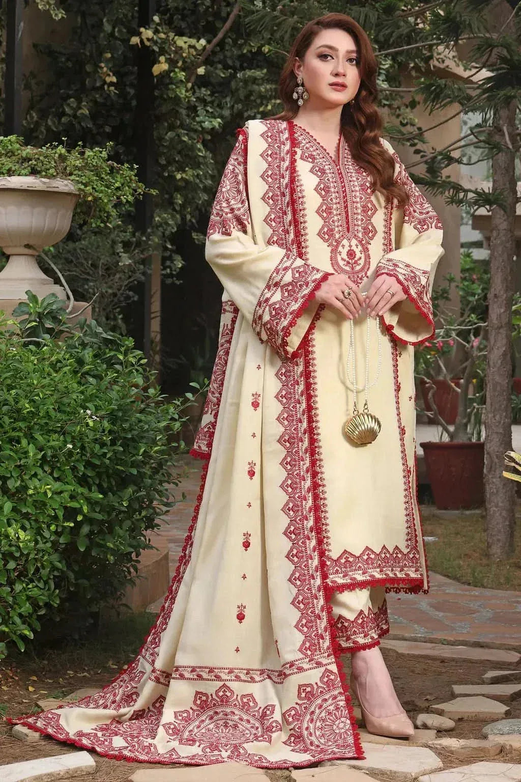 PAREESHAY – 3 PC Embroidered Dhanak SuitBG801 – RR2034 - Rangrezza