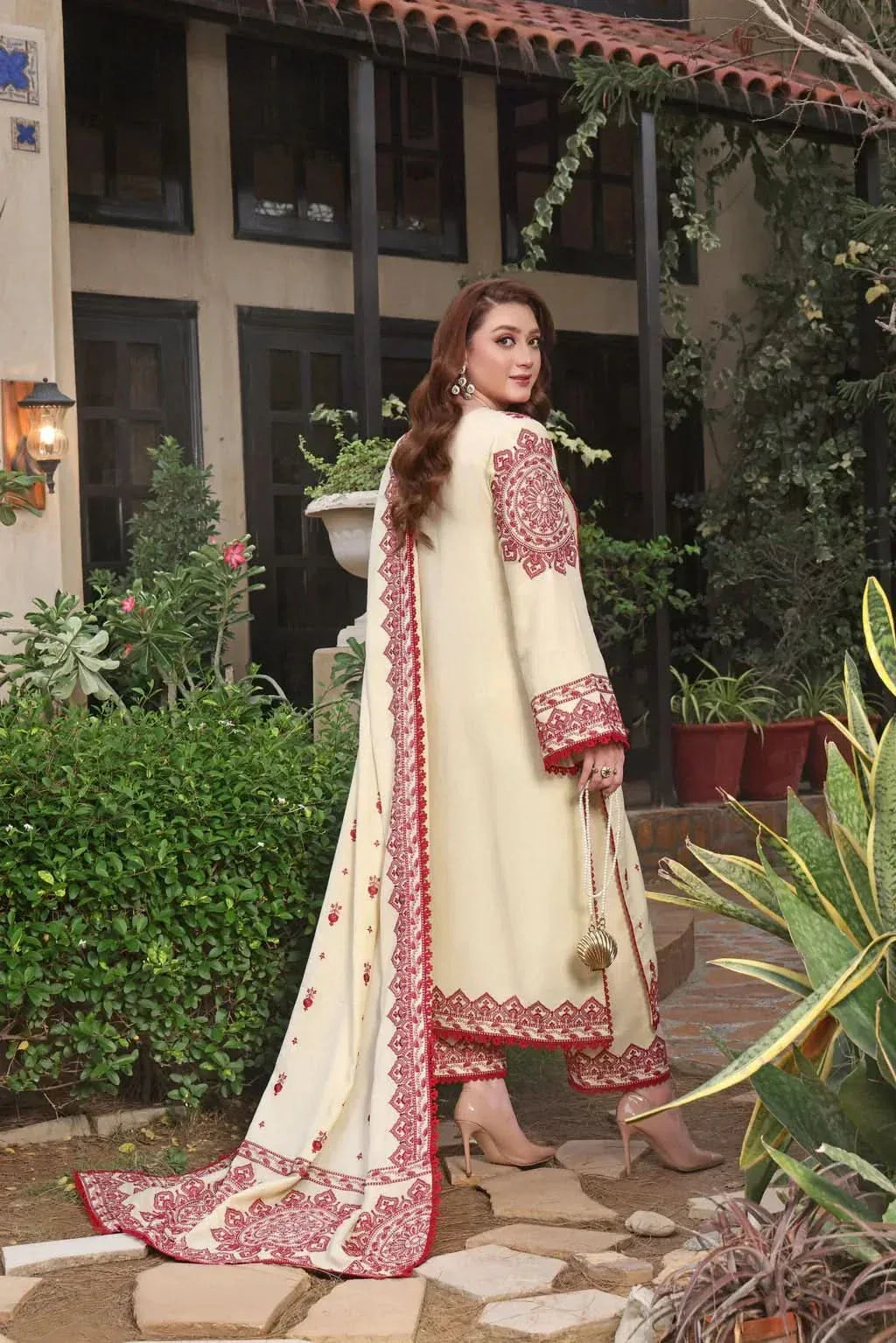 PAREESHAY – 3 PC Embroidered Dhanak SuitBG801 – RR2034 - Rangrezza