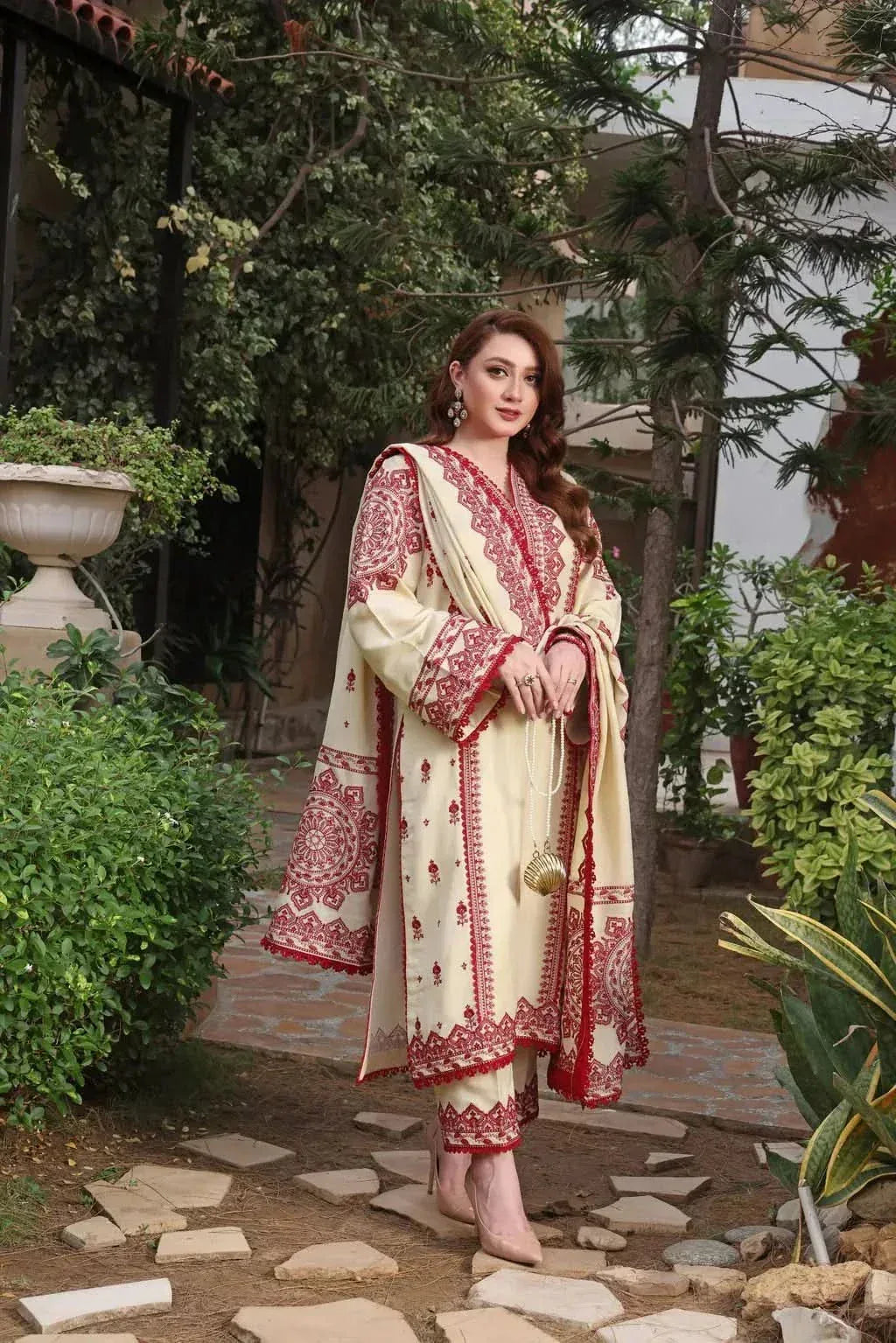 PAREESHAY – 3 PC Embroidered Dhanak SuitBG801 – RR2034 - Rangrezza