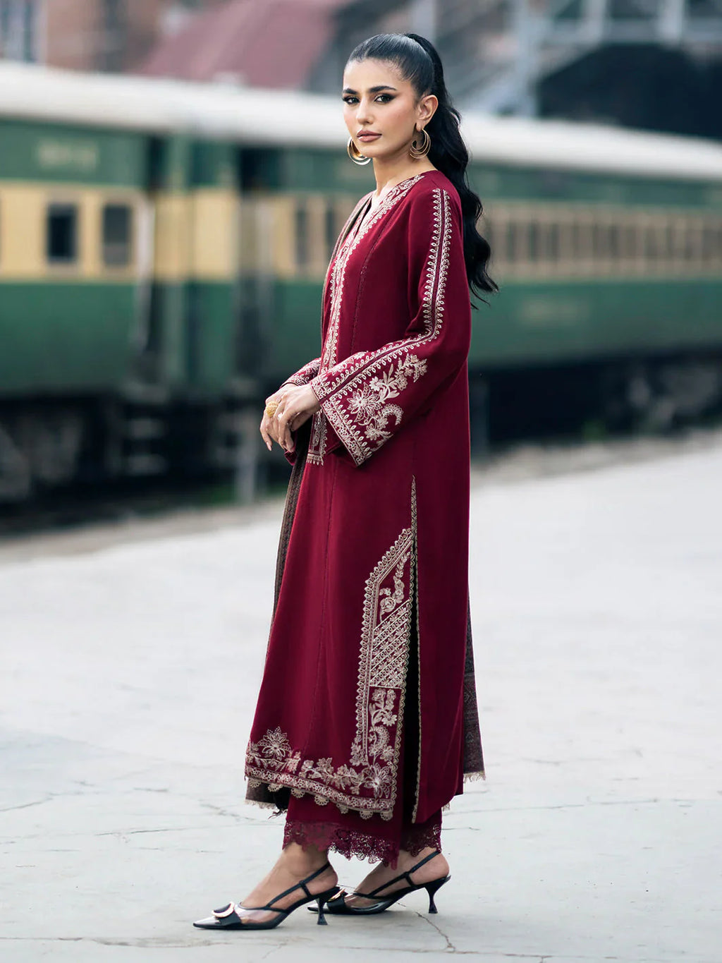 IZEL - Unstitched 3PC Embroidered lawn - RR3059