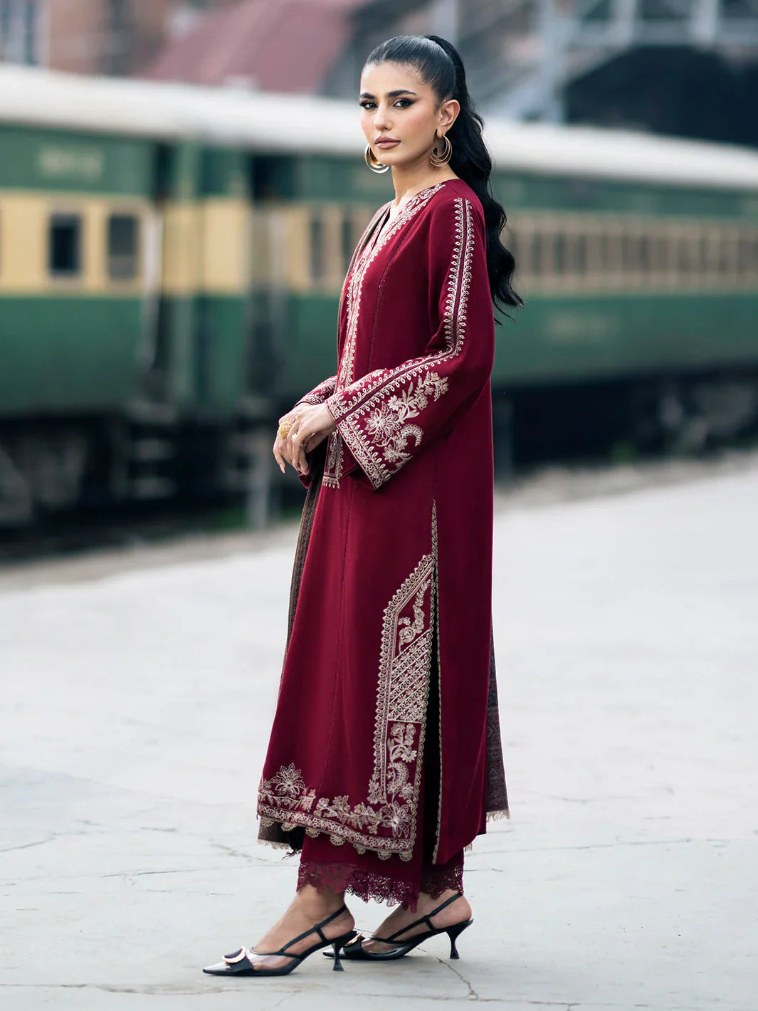 IZEL - Unstitched 3PC Embroidered lawn - RR3059