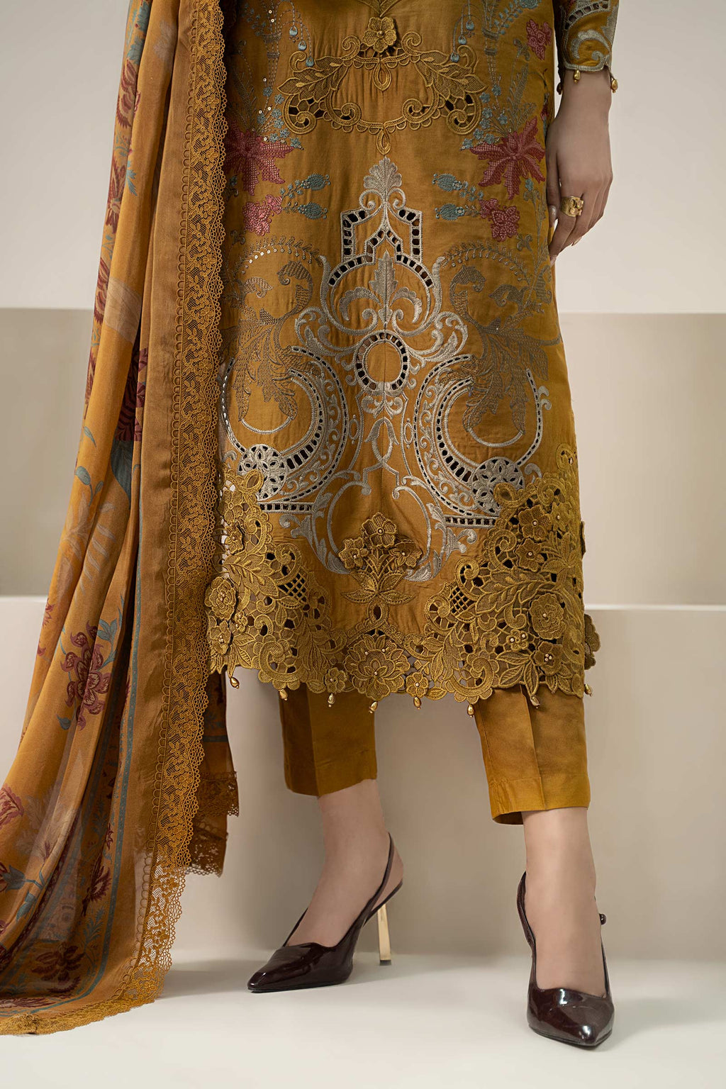 Maria.B - 3PC Luxury Lawn Embroidered Suit - RR-4031