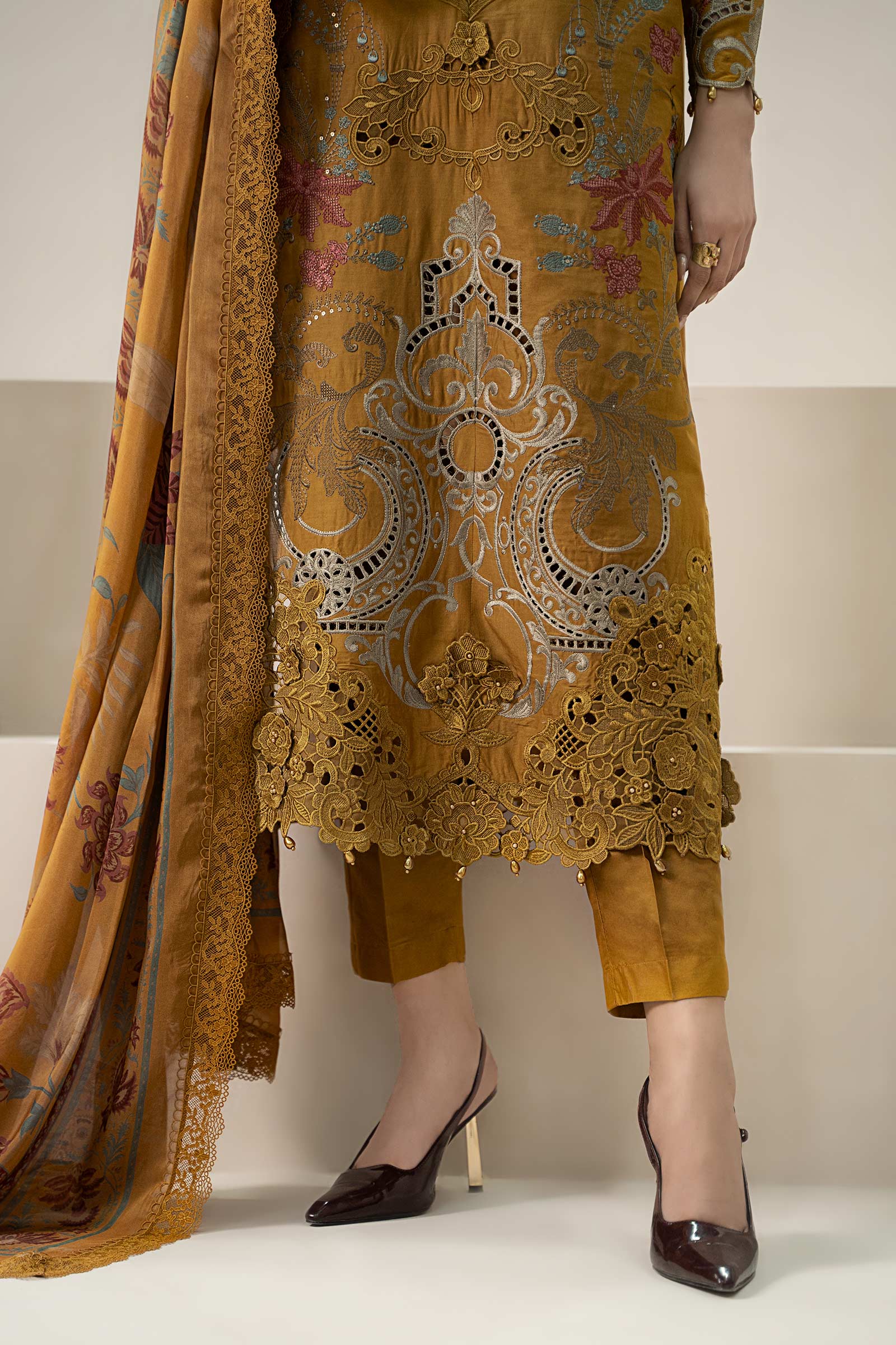 Maria.B - 3PC Luxury Lawn Embroidered Suit - RR-4031