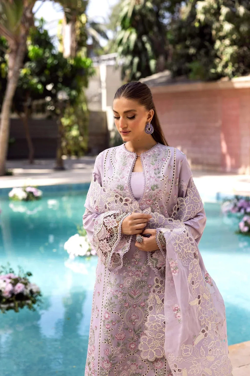 Akbar Aslam - 3PC Luxury Lawn Embroidered Suit - RR-4041