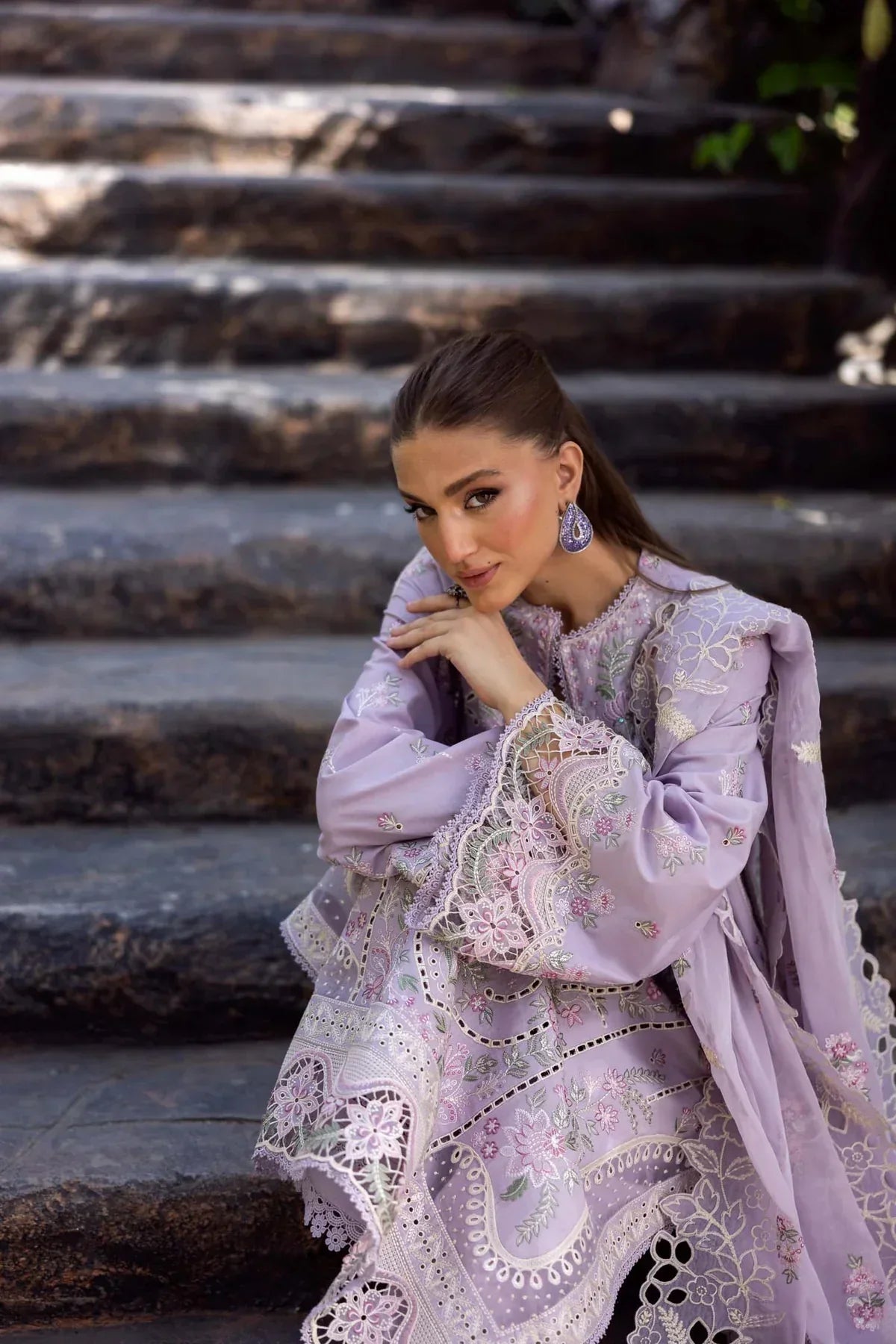 Akbar Aslam - 3PC Luxury Lawn Embroidered Suit - RR-4041