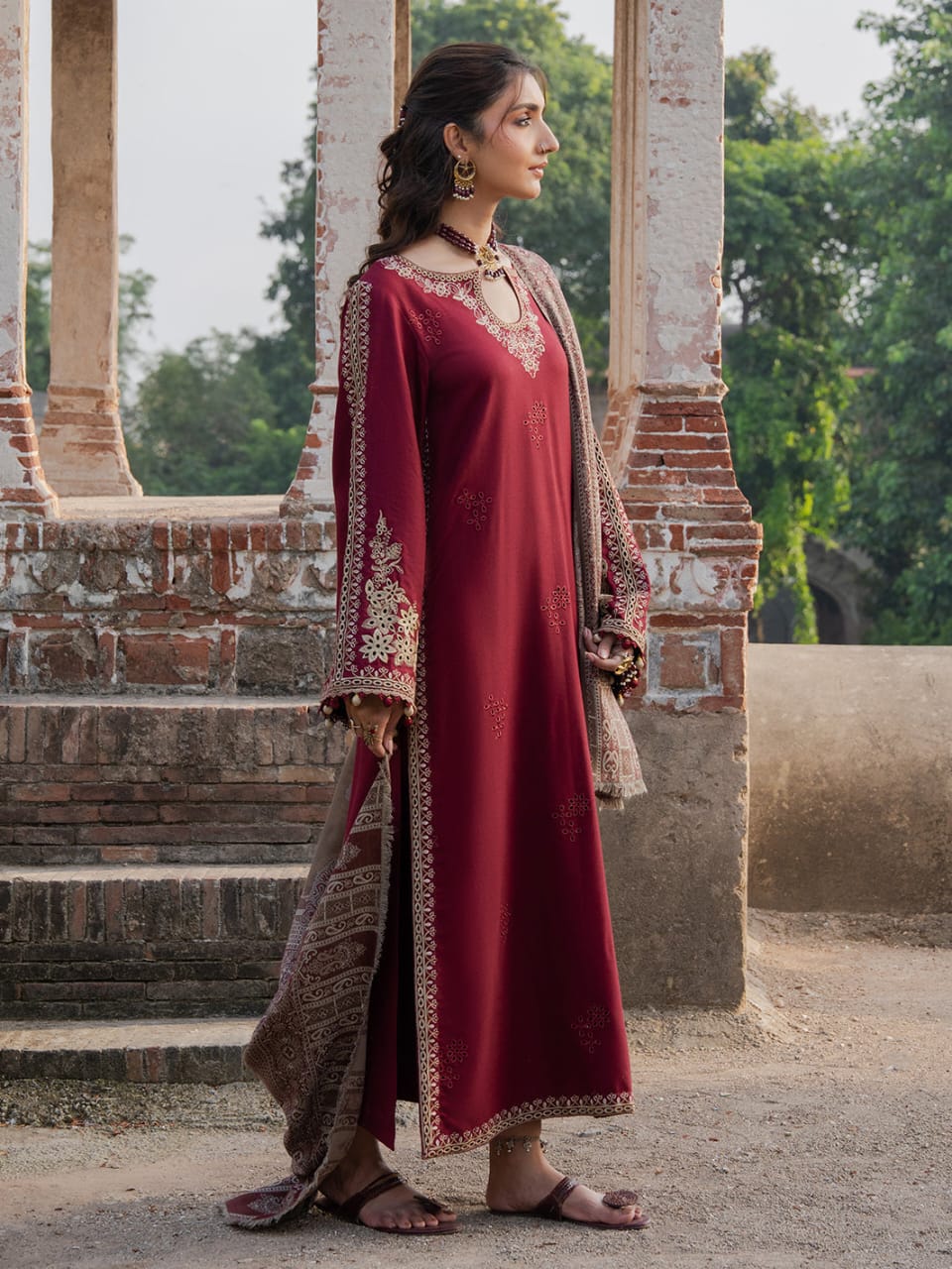 IZEL Premium Lawn Unstitched 3Pc Suit - RR3047