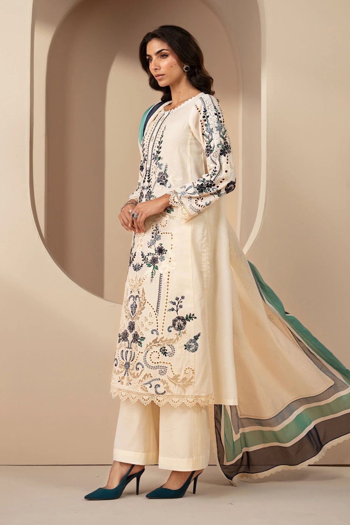 MARIA.B - 3PC Luxury Lawn Embroidered Suit - RR-4012